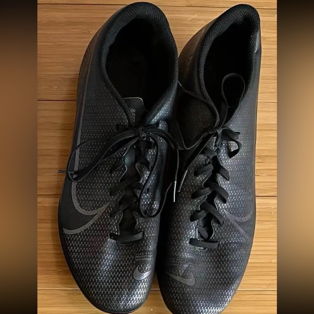 Nike Black Womens Soccer Cleats plus all pictured